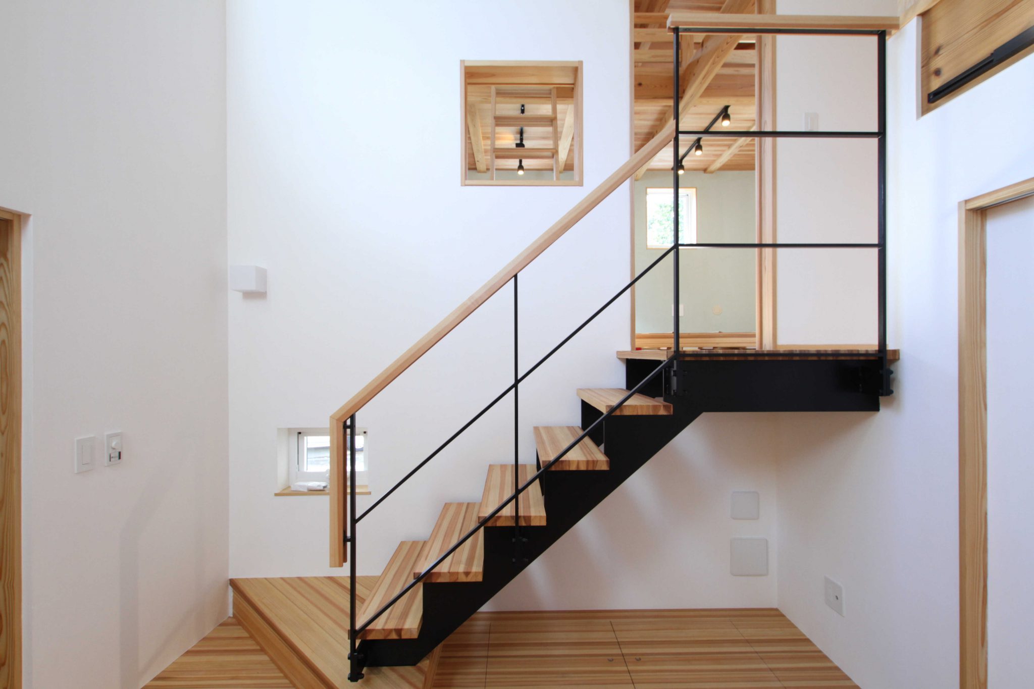 リビング階段について 私目線になってしまいますがメリットとデメリットをご紹介します 無垢材 自然素材のリフォーム リノベーションは丁寧な家づくりの 丸清 まるせい